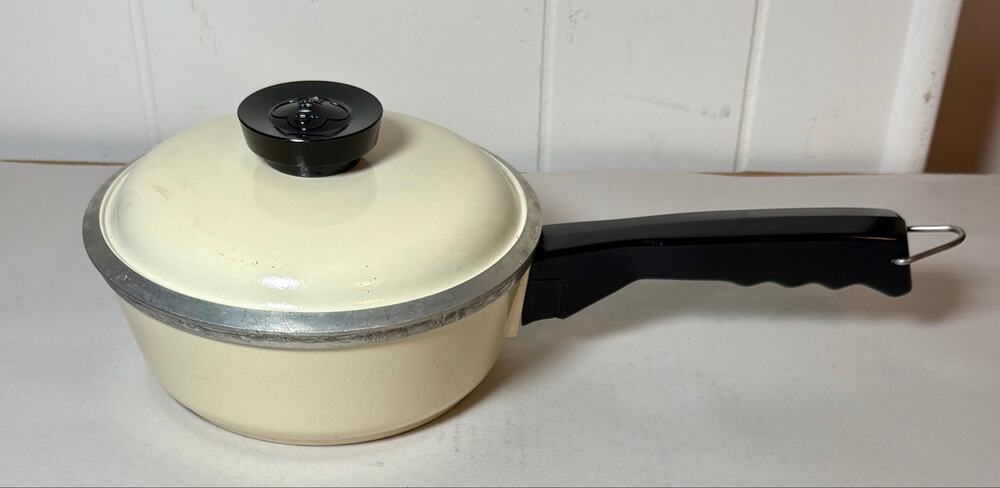 Vintage 1970s Club Aluminum 1.5QT Saucepan Cream Almond w/ Original Lid